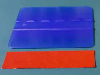 カバー付きスキージ|販売価格:130円(税込)