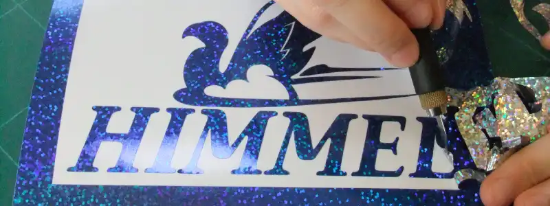 製作着手(カッティングステッカーのカス取り)場面